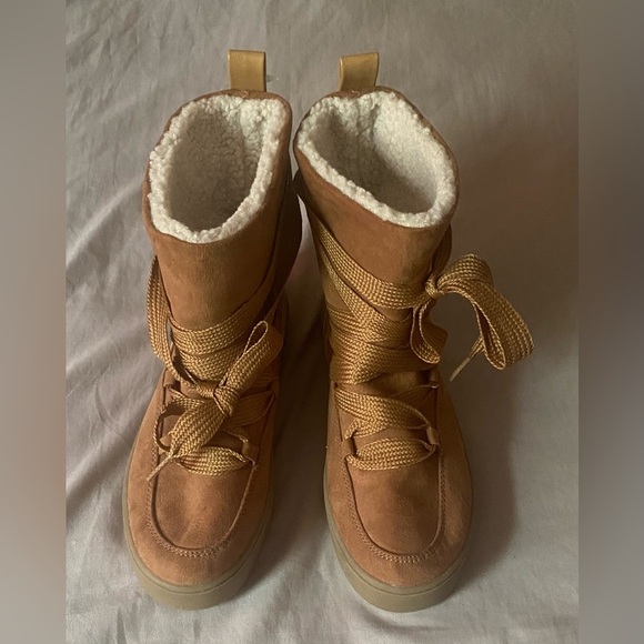 Universal Thread Boots - Picture 1 of 4